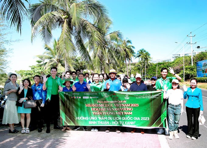 Hàng trăm đoàn viên thanh niên TP. Phan Thiết và các thí sinh, cùng đại diện Lãnh đạo TW Hội Giáo dục chăm sóc sức khỏe cộng đồng Việt Nam tham gia Hành trình “Bảo vệ sức khỏe cộng đồng” tại Bình Thuận