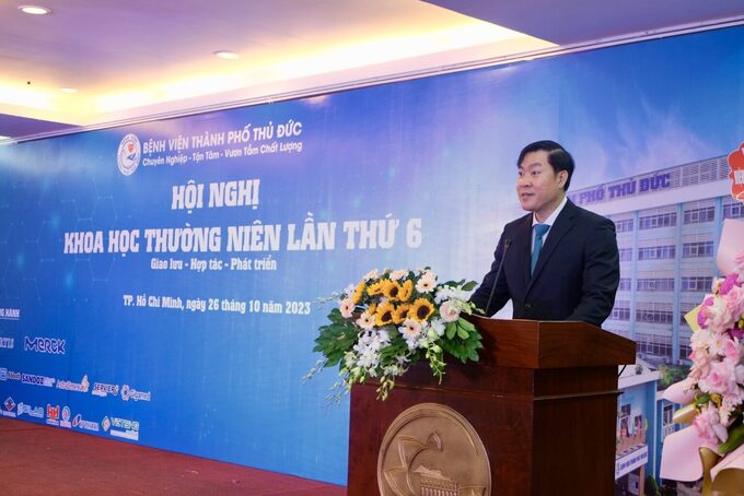 TS.BS Vũ Trí Thanh - Bí thư Đảng ủy, Phó Giám đốc phụ trách quản lý điều hành Bệnh viện TP. Thủ Đức phát biểu khai mạc Hội nghị