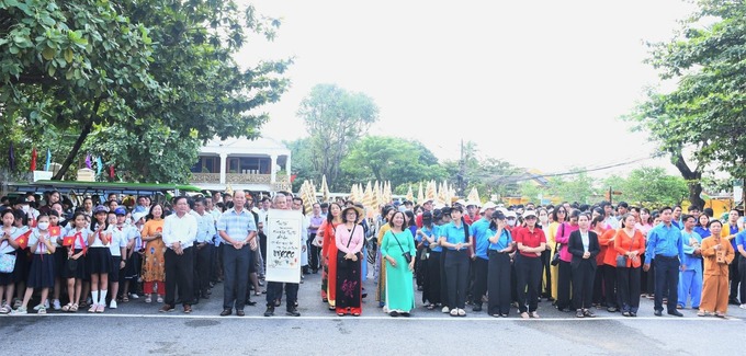 Người dân sinh sống trên địa bàn TP. Hội An tham gia diễu hành chào mừng sự kiện