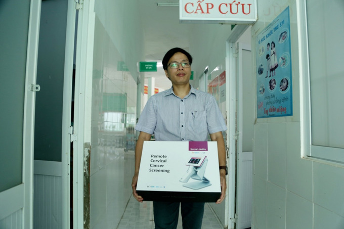 Hệ thống TeleCervicography được vận chuyển đến trạm y tế xã Thạnh An, huyện Cần Giờ để thực hiện tầm soát ung thư cổ tử cung
