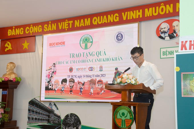 Nhà báo Nguyễn Thành Luân – Trưởng Văn phòng Đại diện Tạp chí Sức Khỏe Cộng Đồng tại TP. HCM phát biểu tại buổi lễ