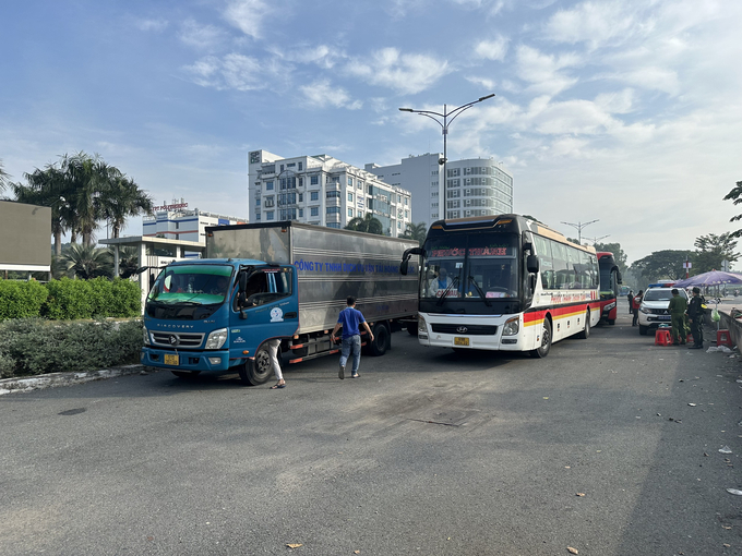 trong ngày đầu ra quân tuần tra kiểm soát, xử lý vi phạm trật tự, an toàn giao thông đã xử lý 175 trường hợp vi phạm