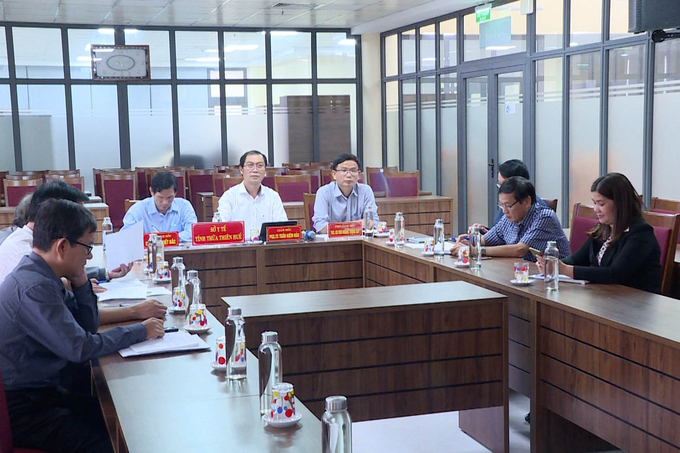 PGS.TSBS Trần Kiêm Hảo - Giám đốc Sở Y tế chỉ đạo cuộc họp tại đầu cầu Sở Y tế