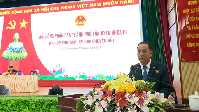 Ông Nguyễn Hữu Trí - Phó Bí thư Thường trực Thành uỷ, Chủ tịch HĐND TP. Tân Uyên phát biểu khai mạc kỳ họp