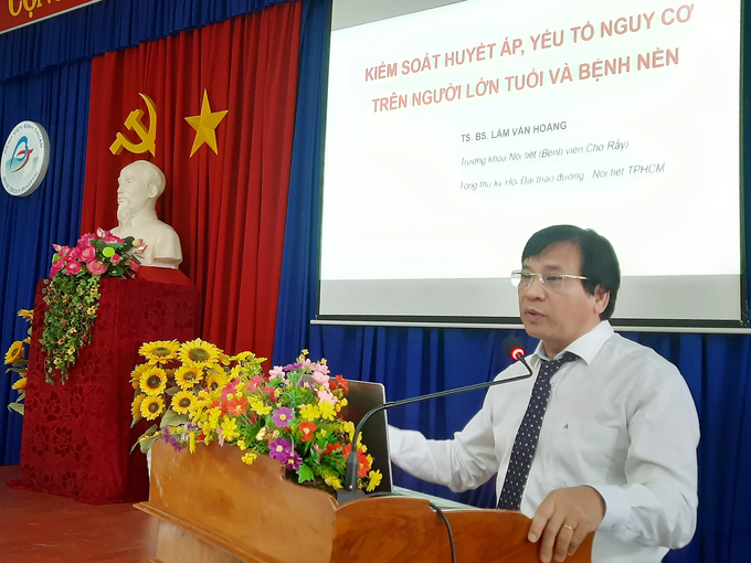 TS.BS Lâm Văn Hoàng - Trưởng khoa nội tiết, bệnh viện Chợ Rẫy phát biểu tại hội thảo