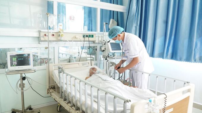 Bệnh nhân nhập viện điều trị tại khoa hồi sức tích cực – chống độc, bệnh viện Đa khoa vùng Tây Nguyên (ảnh minh hoạ: Quang Nhật)