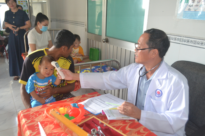 Khám sức khỏe định kỳ cho trẻ em dưới 24 tháng tuổi tại xã Vĩnh Trạch Đông, TP. Bạc Liêu