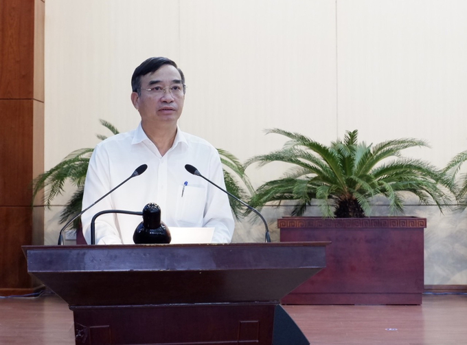 Phó bí thư Thành ủy, Chủ tịch UBND thành phố Lê Trung Chinh phát biểu tại hội nghị