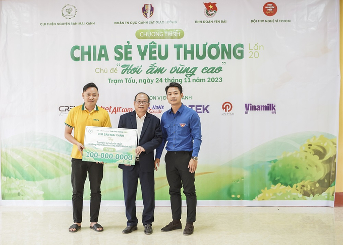 CLB Ban Mai Xanh tặng trang bị cơ sở vật chất cho trường phổ thông dân tộc bán trú Tiểu học và Trung học cơ sở Phình Hồ