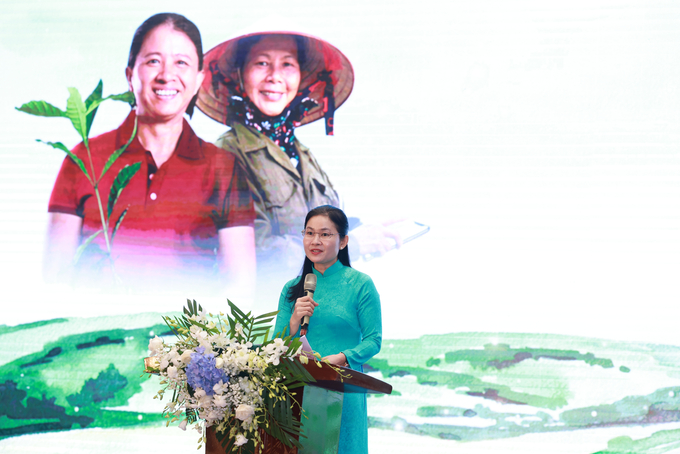Bà Tôn Ngọc Hạnh - Ủy viên dự khuyết Ban Chấp hành Trung ương Đảng, Phó Chủ tịch Hội LHPN Việt Nam phát biểu chỉ đạo tại hội nghị