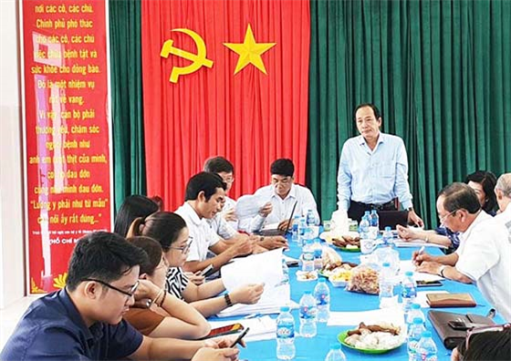 Ông Phạm Phú Trường Giang - Phó Giám đốc Sở Y tế phát biểu tại buổi phúc tra bộ tiêu chí tại trạm y tế xã Thạnh Phú, huyện Cờ Đỏ