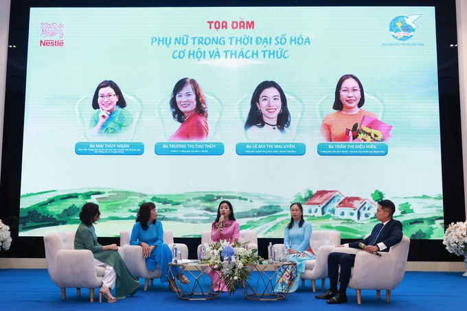 Bà Lê Bùi Thị Mai Uyên - Giám đốc Ngành hàng Thực phẩm, Giám đốc Dự án Hỗ trợ Phát triển Nông thôn Nestlé Việt Nam chia sẻ tại phần tọa đàm của hội nghị