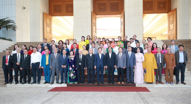 Phó Thủ tướng Trần Hồng Hà và các đại biểu dự cuộc làm việc của Hội Giáo dục chăm sóc sức khoẻ cộng đồng Việt Nam, chiều 27/11 (Ảnh: VGP/Minh Khôi)