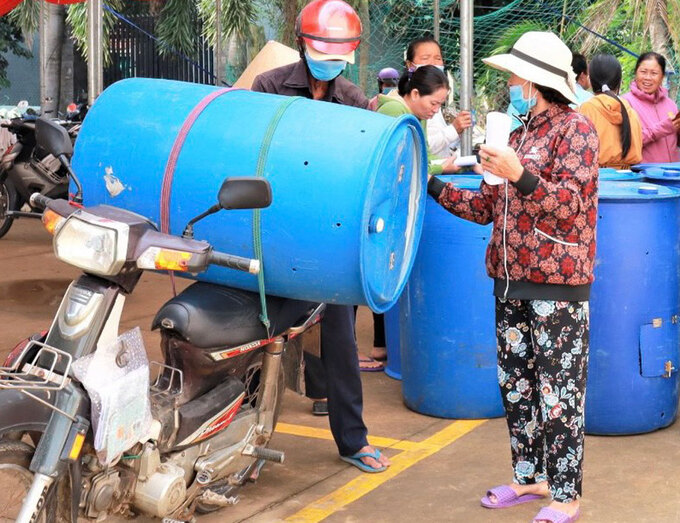 Người dân xã Phước Đông, huyện Cần Đước tích cực hưởng ứng mô hình xử lý rác hữu cơ tại hộ gia đình (ảnh: Hội Nông dân xã Phước Đông cung cấp)