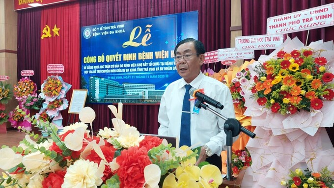 Ông Lê Thanh Bình - Phó Chủ tịch UBND tỉnh phát biểu chỉ đạo tại buổi lễ công bố quyết định bệnh viện hạng I