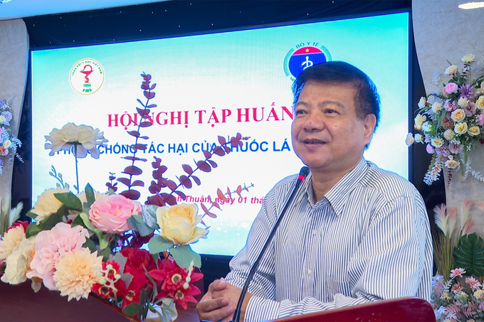 Phó Chủ tịch Thường trực Tổng hội Y học Việt Nam Nguyễn Văn Kính phát biểu tại hội nghị