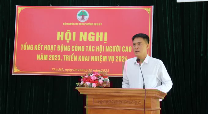 Ông Cao Quốc Bình - Bí thư Đảng ủy phường Phú Mỹ, quận 7, TP. HCM phát biểu tại hội nghị