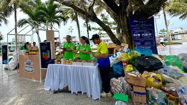 Chương trình đổi rác thải nhựa, nhận quà hữu dụng được TP. Phú Quốc phối hợp với Tổ chức WWF - Việt nam, nhóm Phú Quốc sạch và xanh thực hiện