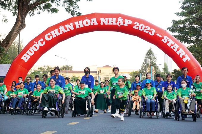 Các hội viên Hội Người khuyết tật TP. Cần Thơ tham gia Giải với cự ly 2km