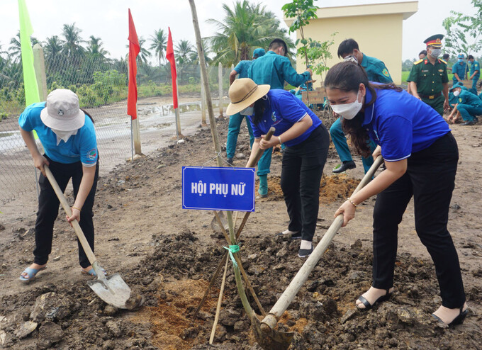 Phối hợp các đoàn thể trồng cây xanh, ứng phó biến đổi khí hậu