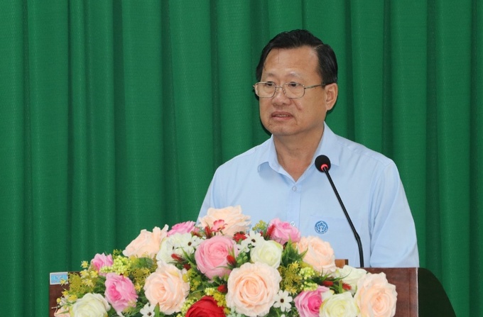 Giám đốc BHXH tỉnh Tây Ninh Nguyễn Văn Huấn báo cáo tại hội nghị