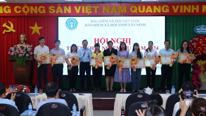Các cá nhân, tổ chức được nhận bằng khen của Tổng Giám đốc BHXH Việt Nam