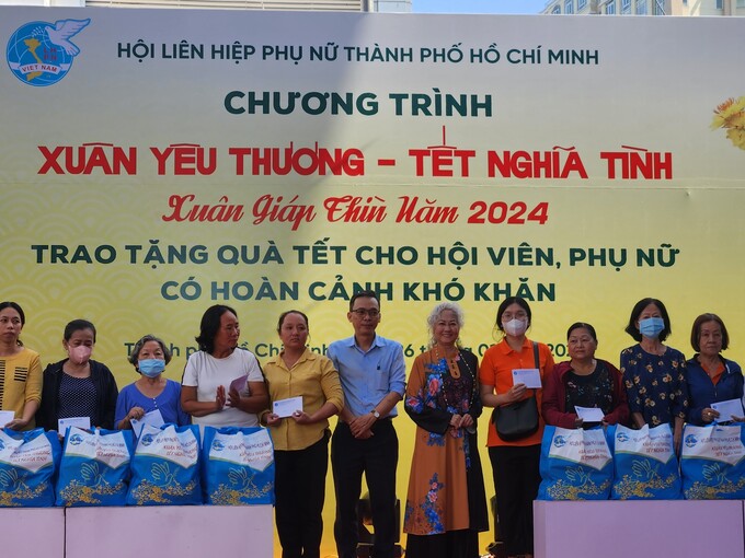 Hội Liên hiệp Phụ nữ tổ chức Chương trình “Xuân yêu thương - Tết nghĩa tình” (Ảnh: Lâm Ngọc)