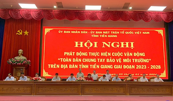 UBND, Ủy ban MTTQ Việt Nam các huyện, thành, thị ký kết giao ước thi đua