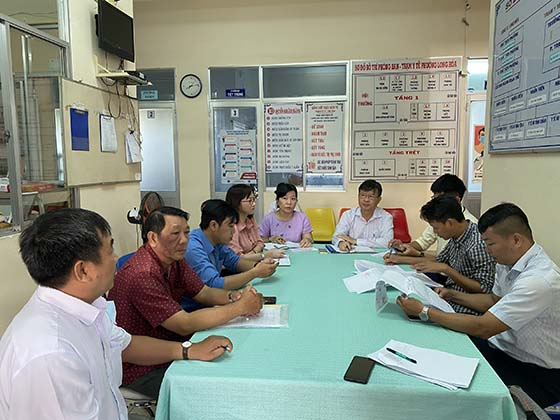 Đoàn làm việc tại Trạm Y tế phường Long Hòa, quận Bình Thủy