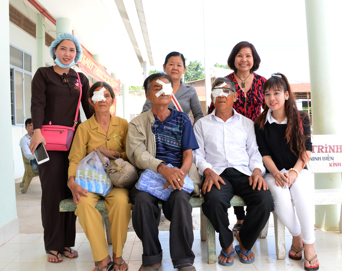 Người cao tuổi tại tỉnh Tây Ninh được các mạnh thường quân tài trợ phẫu thuật mắt miễn phí