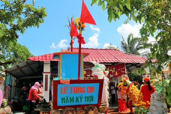 Lễ hội được tổ chức tại Xóm Chài ở phường Hưng Phú, quận Cái Răng, TP Cần Thơ với nhiều hoạt động diễn ra sôi nổi thu hút sự quan tâm của đông đảo người dân trên địa bàn