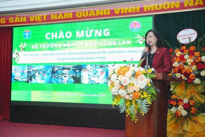 Bộ trưởng Đào Hồng Lan phát biểu chúc mừng Bệnh viện