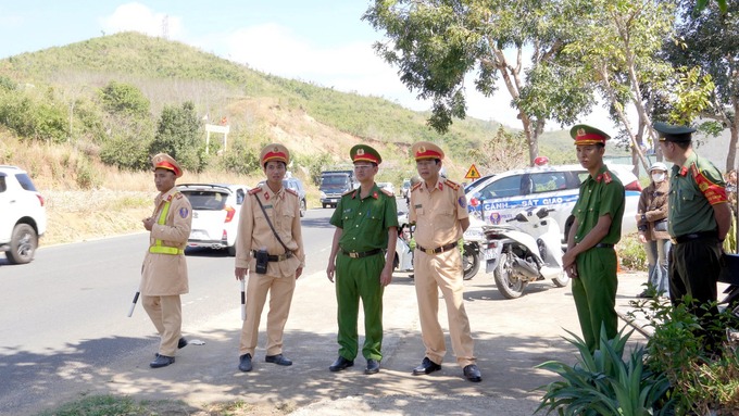 Lãnh đạo Công an tỉnh Kon Tum kiểm tra công tác đảm bảo trật tự an toàn giao thông trong dịp Tết Nguyên đán 