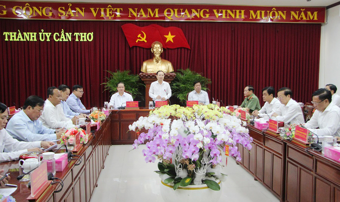Ông Nguyễn Văn Hiếu - Ủy viên dự khuyết Ban Chấp hành Trung ương Đảng, Bí thư Thành ủy Cần Thơ, phát biểu chỉ đạo tại cuộc họp