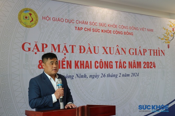 Ông Trần Mạnh Đức, Phó ban Phát triển cộng đồng, Phó Thư ký chi hội Nhà báo chia sẻ về việc xây dựng Quỹ Chi hội 