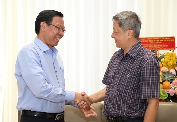 Chủ tịch UBND Thành phố Phan Văn Mãi và PGS.TS.BS Nguyễn Trường Sơn