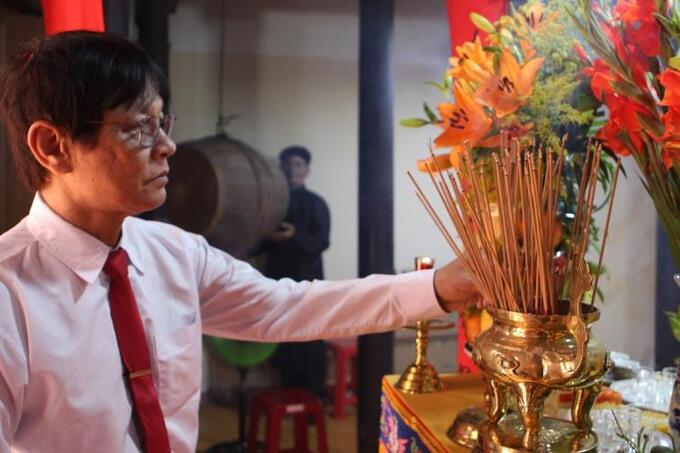 BS Nguyễn Minh Sơn - Chủ tịch Hội Đông y TP. Đà Nẵng chủ trì dâng hương buổi tưởng niệm