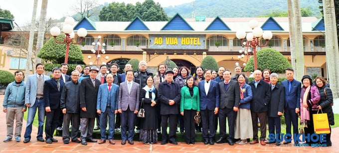 Hội GDCSSKCĐ Việt Nam, Hội Đông y Việt Nam cùng các đại biểu chụp ảnh lưu niệm