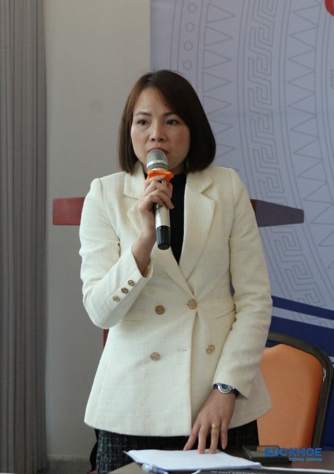 Nhà báo Trần Thị Dần, Ủy viên Ban biên tập, Tổng Thư ký tòa soạn, Trưởng ban Điện tử phát biểu tham luận