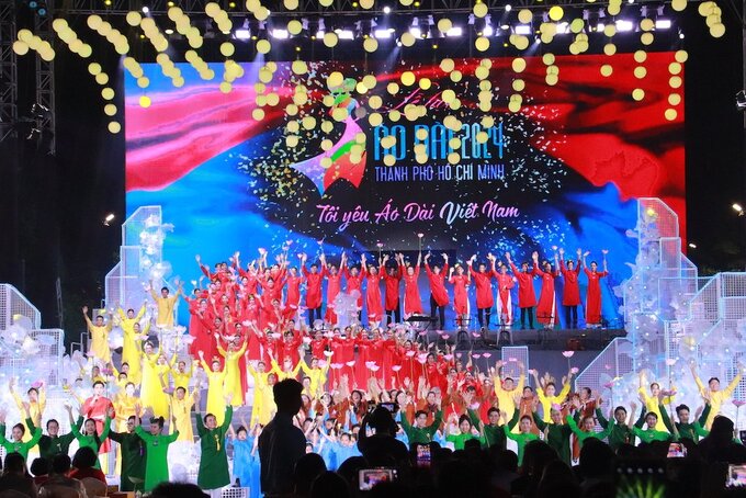 Lễ hội Áo dài TP.HCM năm 2024 với chủ đề ‘Tôi yêu Áo dài Việt Nam’ (Ảnh: KS)