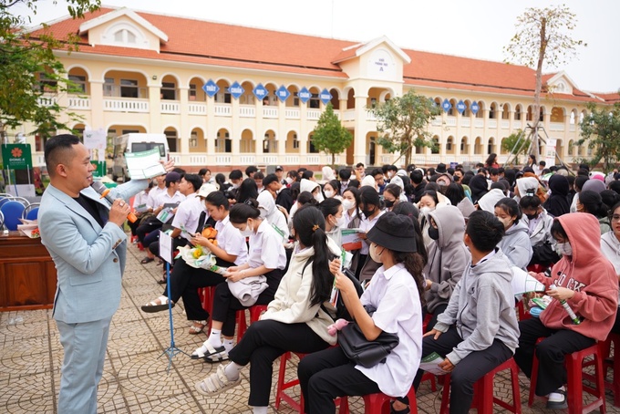 Hơn 2.000 học sinh THPT trên địa bàn huyện Núi Thành tham dự chương trình 