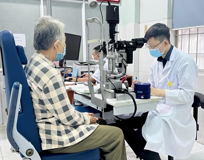 Bệnh viện mắt tỉnh Bà Rịa – Vũng Tàu khám sàng lọc lâm sàng cho bệnh nhân trên