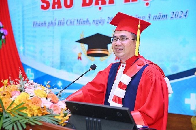 PGS.TS. Ngô Quốc Đạt - Phó Hiệu trưởng phụ trách Đại học Y Dược TP.HCM phát biểu tại lễ tốt nghiệp