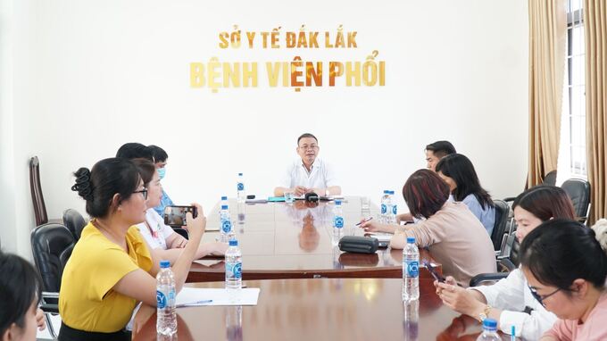 Trung tâm Hỗ trợ Sáng kiến Phát triển Cộng đồng (SCDI) làm việc với Bệnh viện Phổi tỉnh Đắk Lắk (ảnh: Quang Nhật)