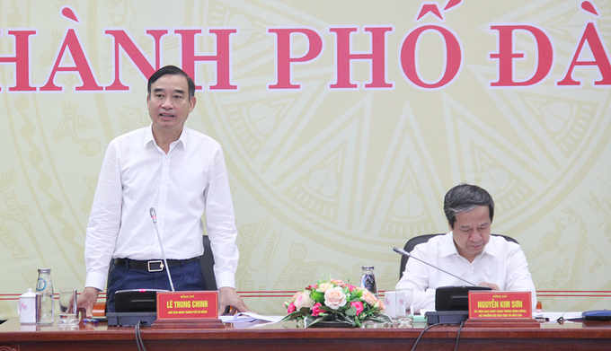 Chủ tịch UBND thành phố Lê Trung Chinh phát biểu tại buổi làm việc