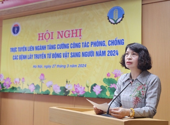 Bà Nguyễn Thị Liên Hương - Thứ trưởng Bộ Y tế phát biểu tại hội nghị