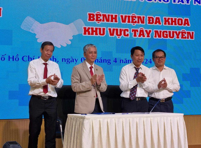 BS.CKII Trần Ngọc Hải - Giám đốc Bệnh viện Từ Dũ ký kết thỏa thuận hợp tác phát triển giai đoạn 2024 - 2025 với Bệnh viện Đa khoa khu vực Tây Nguyên