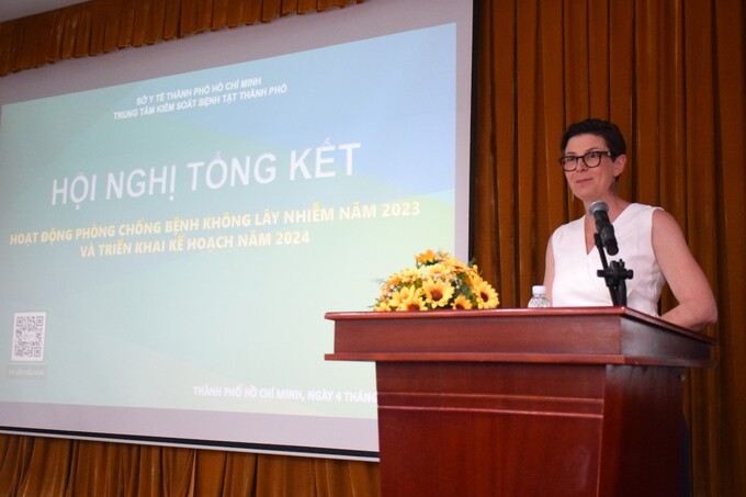 TS. Angela Pratt, Trưởng đại diện WHO phát biểu tại hội nghị