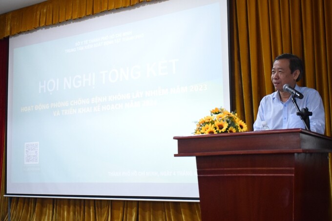 TS.BS. Nguyễn Văn Vĩnh Châu – Phó Giám đốc Sở Y tế TP.HCM phát biểu tại hội nghị