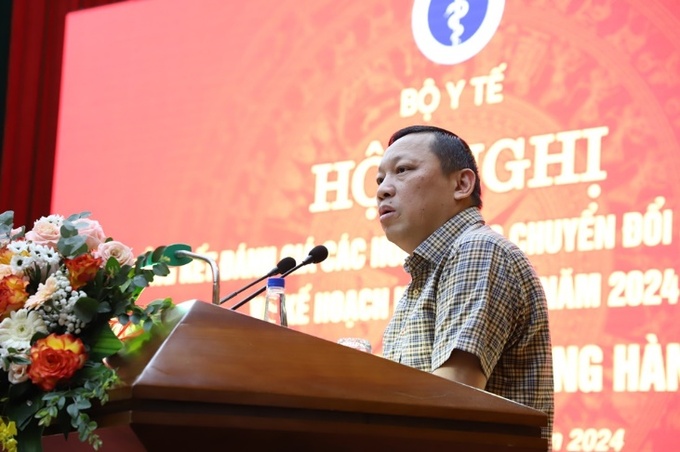 Ông Ngô Hải Phan - Cục trưởng Cục Kiểm soát thủ tục hành chính Văn phòng Chính phủ báo cáo tại hội nghị
